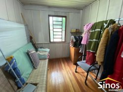 Casa com 05 dormitórios e prédio comercial no bairro Rondônia  