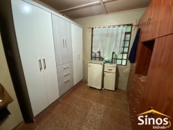 Casa com 05 dormitórios e prédio comercial no bairro Rondônia  