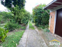 Casa com 05 dormitórios e prédio comercial no bairro Rondônia  