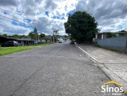 Casa com 05 dormitórios e prédio comercial no bairro Rondônia  