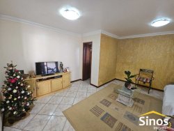 Casa com 03 dormitórios no bairro Ouro Branco 