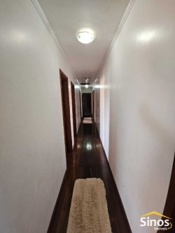 Casa com 03 dormitórios no bairro Ouro Branco 