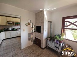 Casa com 03 dormitórios no bairro Ouro Branco 