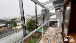 Casa com 03 dormitórios no bairro Ouro Branco 