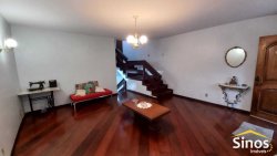 Casa com 03 dormitórios no bairro Ouro Branco 