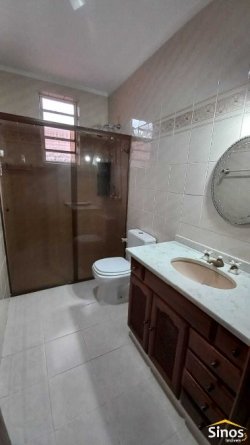 Casa com 03 dormitórios no bairro Ouro Branco 
