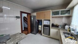 Casa com 03 dormitórios no bairro Ouro Branco 