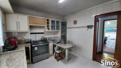 Casa com 03 dormitórios no bairro Ouro Branco 
