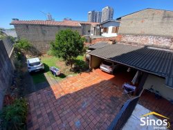 Casa com 03 dormitórios no bairro Rio Branco 
