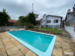 Casa com 03 dormitórios em Lomba Grande 