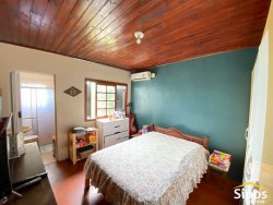 Casa com 03 dormitórios em Lomba Grande 