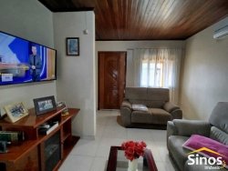 Casa com 03 dormitórios no bairro Liberdade 