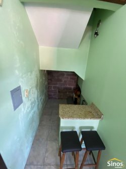 Casa com 03 dormitórios no bairro Lomba Grande 