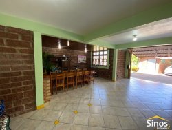 Casa com 03 dormitórios no bairro Lomba Grande 