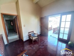 Casa com 03 dormitórios e sala comercial no bairro Rondônia 