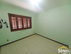 Casa com 03 dormitórios e sala comercial no bairro Rondônia 