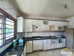 Casa com 03 dormitórios e sala comercial no bairro Rondônia 