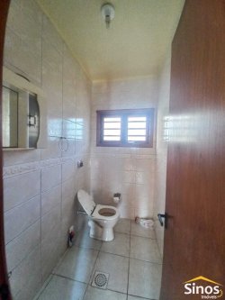 Casa com 03 dormitórios e sala comercial no bairro Rondônia 