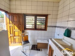 Casa com 03 dormitórios e sala comercial no bairro Rondônia 
