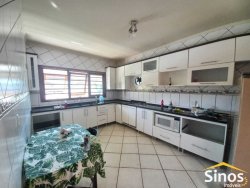 Casa com 03 dormitórios e sala comercial no bairro Rondônia 