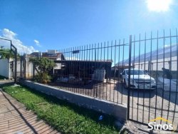 Casa com 03 dormitórios e sala comercial no bairro Rondônia 