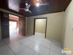 Casa com 03 dormitórios para locação no bairro Rondônia 