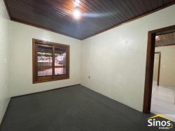 Casa com 03 dormitórios para locação no bairro Rondônia 