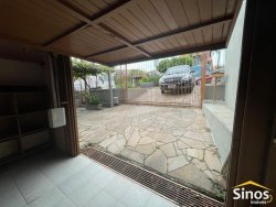 Casa com 03 dormitórios para locação no bairro Rondônia 