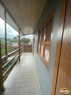 Casa com 03 dormitórios para locação no bairro Rondônia 