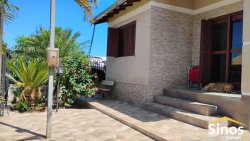 Casa com 02 dormitórios no bairro Lomba Grande  