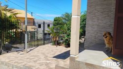 Casa com 02 dormitórios no bairro Lomba Grande  