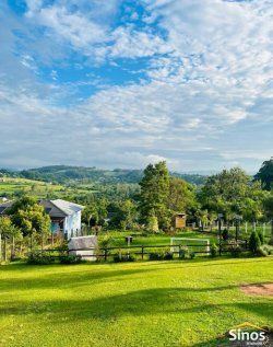 Sítio com 2.500m² no bairro Lomba Grande 