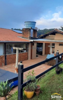 Sítio com 2.500m² no bairro Lomba Grande 