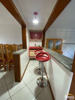 Casa com pavilhão para oficina no bairro Lomba Grande 