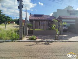 Casa com 02 dormitórios no bairro Santo Afonso 