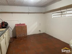 Casa de esquina com 06 dormitórios no bairro Rio Branco 