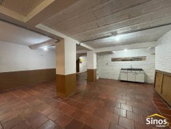 Casa de esquina com 06 dormitórios no bairro Rio Branco 