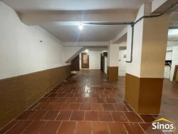 Casa de esquina com 06 dormitórios no bairro Rio Branco 