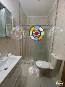 Casa de esquina com 06 dormitórios no bairro Rio Branco 