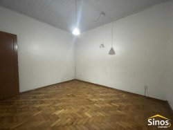 Casa de esquina com 06 dormitórios no bairro Rio Branco 