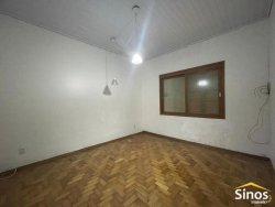 Casa de esquina com 06 dormitórios no bairro Rio Branco 