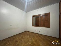 Casa de esquina com 06 dormitórios no bairro Rio Branco 