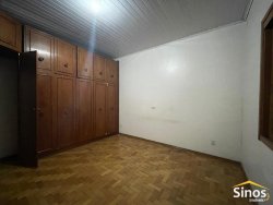 Casa de esquina com 06 dormitórios no bairro Rio Branco 