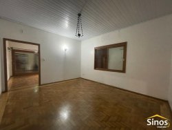 Casa de esquina com 06 dormitórios no bairro Rio Branco 