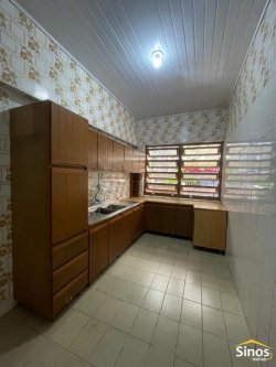 Casa de esquina com 06 dormitórios no bairro Rio Branco 