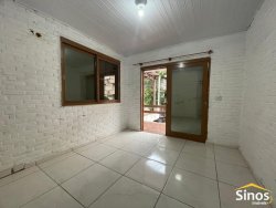 Casa de esquina com 06 dormitórios no bairro Rio Branco 