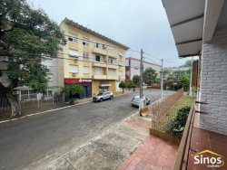 Casa de esquina com 06 dormitórios no bairro Rio Branco 