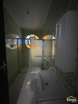 Casa de esquina com 06 dormitórios no bairro Rio Branco 