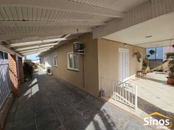 Casa com 03 dormitórios no Bairro Ideal  