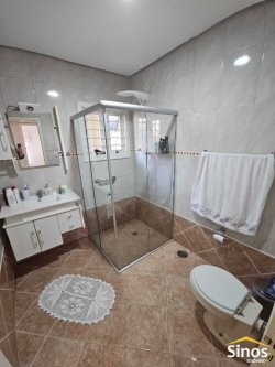 Casa com 03 dormitórios no Bairro Ideal  